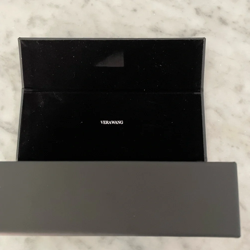 Vera Wang Sunglasses - Picture 2 of 4